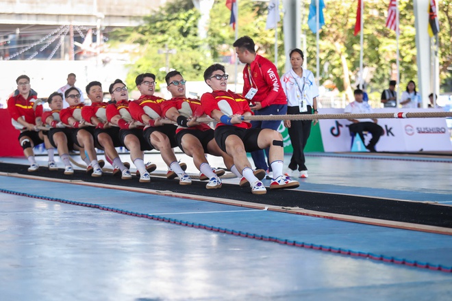 Kéo co cực hấp dẫn tại SEA Games 33: Việt Nam và Thái Lan cạnh tranh khốc liệt- Ảnh 10. Kéo co cực hấp dẫn tại SEA Games 33: Việt Nam và Thái Lan cạnh tranh khốc liệt- Ảnh 10.