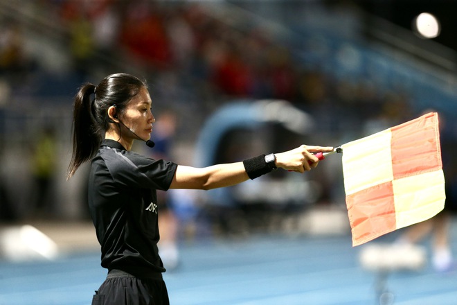 Trọng tài cướp mất HCV SEA Games xứng đáng của đội tuyển nữ Việt Nam: Cay đắng và cảm phục!- Ảnh 3. Trọng tài cướp mất HCV SEA Games xứng đáng của đội tuyển nữ Việt Nam: Cay đắng và cảm phục!- Ảnh 3.