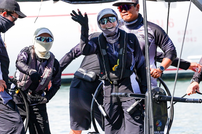 Th&uacute; vị h&igrave;nh ảnh Ho&agrave;ng hậu Suthida l&agrave;m hoa ti&ecirc;u, thuyền buồm Th&aacute;i Lan bứt tốc: Sắp gi&agrave;nh HCV SEA Games- Ảnh 5.