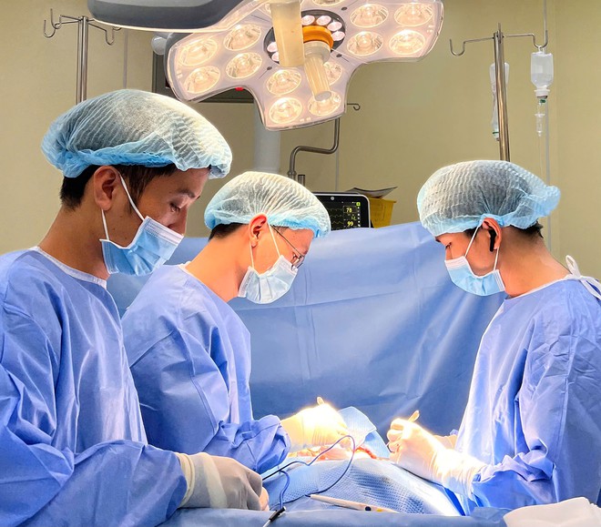 Nữ nội trợ U.70 t&aacute;o b&oacute;n suốt 10 năm phải cắt gần như to&agrave;n bộ đại tr&agrave;ng- Ảnh 4.