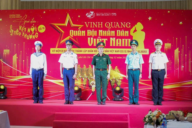 Ca sĩ V&otilde; Hạ Tr&acirc;m h&aacute;t tại Bệnh viện Qu&acirc;n y 175 kết nối y&ecirc;u thương- Ảnh 3.