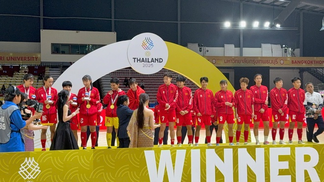 Thủ tướng Phạm Minh Chính chúc mừng U.23 và futsal nữ Việt Nam xuất sắc giành HCV SEA Games 33- Ảnh 3. Thủ tướng Phạm Minh Chính chúc mừng U.23 và futsal nữ Việt Nam xuất sắc giành HCV SEA Games 33- Ảnh 3.