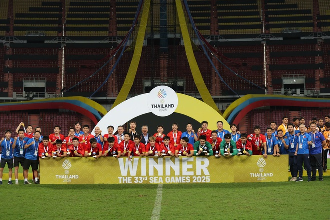 Đội nh&agrave; thua đau đớn U.22 Việt Nam, cựu cầu thủ Th&aacute;i Lan h&agrave;nh động 'sốc'- Ảnh 3.