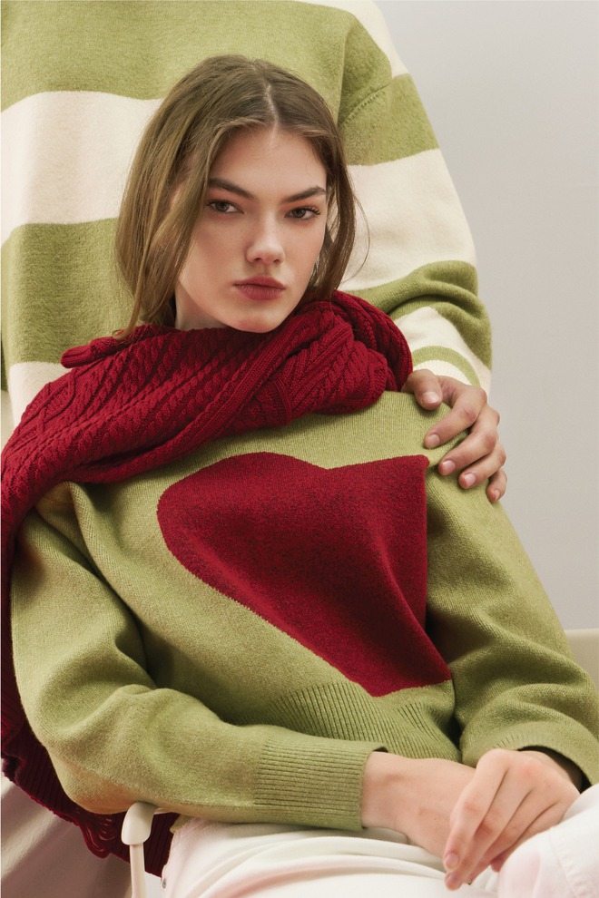 Lên đồ đón Giáng sinh ‘chuẩn không cần chỉnh’ với sắc đỏ - Ảnh 8.