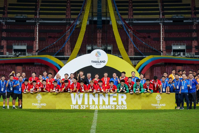 Chuy&ecirc;n gia Th&aacute;i Lan: 'Kh&ocirc;ng trị bệnh m&atilde;n t&iacute;nh, b&oacute;ng đ&aacute; ch&uacute;ng ta c&ograve;n thua Việt Nam nhiều lần'- Ảnh 3.