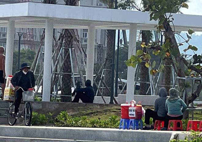 H&agrave;ng rong "phủ s&oacute;ng" dự &aacute;n ngh&igrave;n tỉ ở B&atilde;i Sau: Du lịch Vũng T&agrave;u nhếch nh&aacute;c - Ảnh 7.