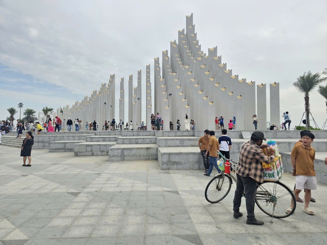 H&agrave;ng rong "phủ s&oacute;ng" dự &aacute;n ngh&igrave;n tỉ ở B&atilde;i Sau: Du lịch Vũng T&agrave;u nhếch nh&aacute;c - Ảnh 5.