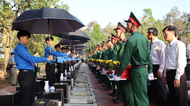 Trang trọng lễ truy điệu, an t&aacute;ng 41 h&agrave;i cốt liệt sĩ - Ảnh 7.