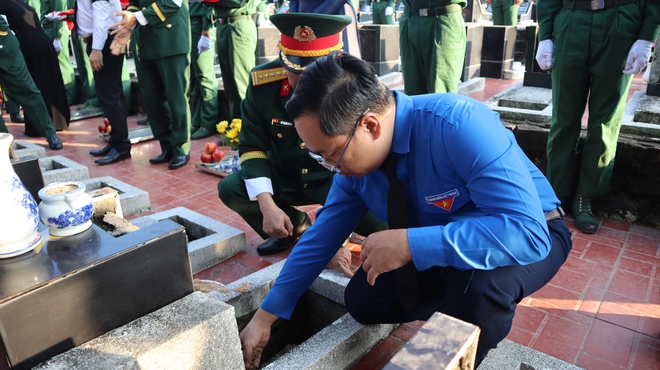 Trang trọng lễ truy điệu, an t&aacute;ng 41 h&agrave;i cốt liệt sĩ - Ảnh 9.