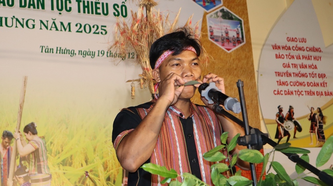 Đồng b&agrave;o S&rsquo;ti&ecirc;ng vui lễ hội mừng l&uacute;a mới trong tiếng gi&atilde; gạo, cồng chi&ecirc;ng - Ảnh 10.