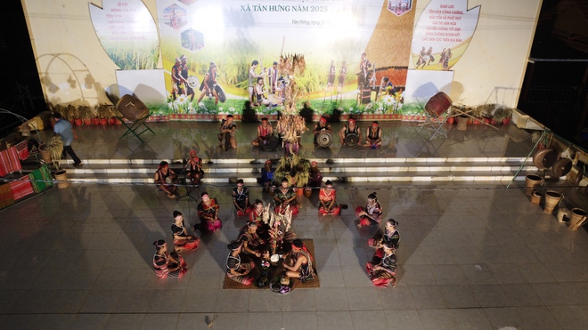 Đồng b&agrave;o S&rsquo;ti&ecirc;ng vui lễ hội mừng l&uacute;a mới trong tiếng gi&atilde; gạo, cồng chi&ecirc;ng - Ảnh 15.