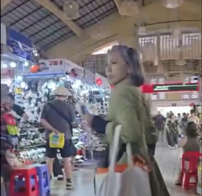 TP.HCM: X&aacute;c minh clip xua đuổi du kh&aacute;ch ở chợ Bến Th&agrave;nh - Ảnh 2.