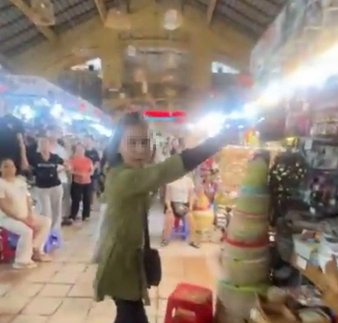 TP.HCM: X&aacute;c minh clip xua đuổi du kh&aacute;ch ở chợ Bến Th&agrave;nh - Ảnh 1.