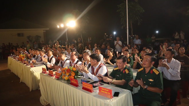 Đồng b&agrave;o S&rsquo;ti&ecirc;ng vui lễ hội mừng l&uacute;a mới trong tiếng gi&atilde; gạo, cồng chi&ecirc;ng - Ảnh 11.