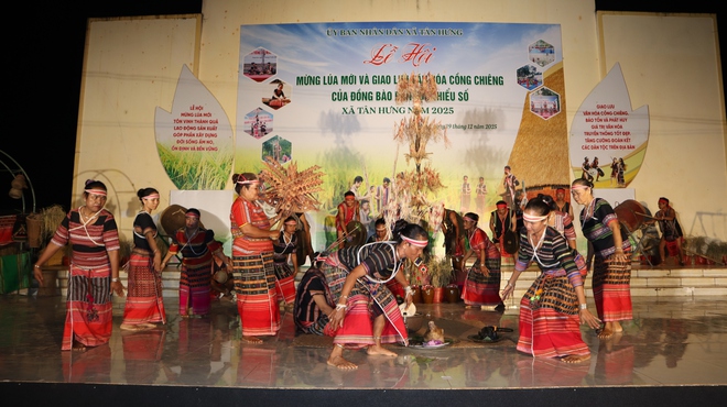 Đồng b&agrave;o S&rsquo;ti&ecirc;ng vui lễ hội mừng l&uacute;a mới trong tiếng gi&atilde; gạo, cồng chi&ecirc;ng - Ảnh 17.