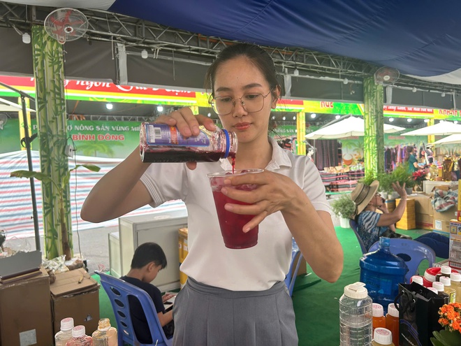 Kh&ocirc;ng c&ograve;n cảnh 'tr&ecirc;n bến dưới thuyền', chợ phi&ecirc;n cận tết tại TP.HCM liệu c&ograve;n tấp nập? - Ảnh 2.