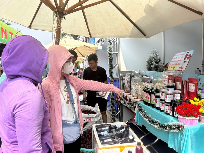 Kh&ocirc;ng c&ograve;n cảnh 'tr&ecirc;n bến dưới thuyền', chợ phi&ecirc;n cận tết tại TP.HCM liệu c&ograve;n tấp nập? - Ảnh 5.