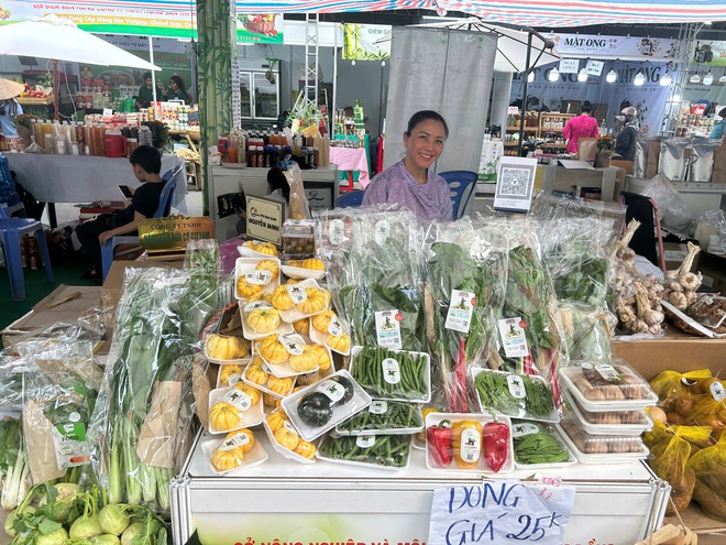 Kh&ocirc;ng c&ograve;n cảnh 'tr&ecirc;n bến dưới thuyền', chợ phi&ecirc;n cận tết tại TP.HCM liệu c&ograve;n tấp nập? - Ảnh 11.