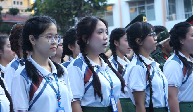 Cuối tuần, 500 trai xinh, g&aacute;i đẹp đến trường l&uacute;c s&aacute;ng sớm để r&egrave;n thể lực- Ảnh 4.