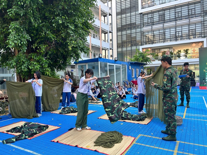 Cuối tuần, 500 trai xinh, g&aacute;i đẹp đến trường l&uacute;c s&aacute;ng sớm để r&egrave;n thể lực- Ảnh 8.