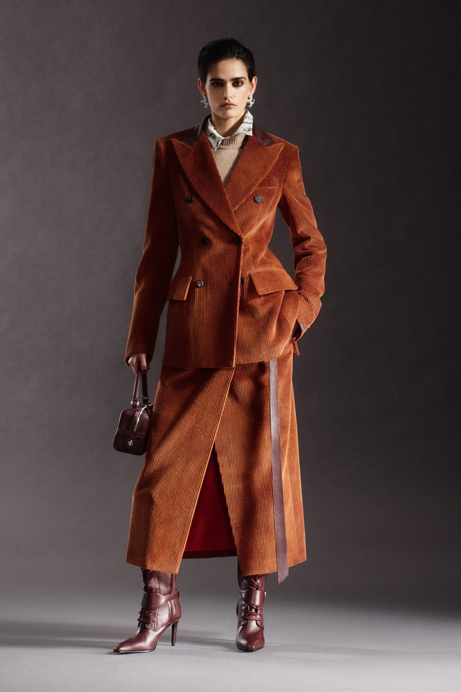 Những thiết kế cổ điển 'hot' nhất mùa thời trang cuối năm- Ảnh 5.