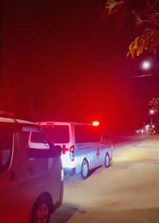 Xử l&yacute; 2 t&agrave;i xế xe cứu thương ph&aacute;t t&iacute;n hiệu ưu ti&ecirc;n kh&ocirc;ng đ&uacute;ng quy định - Ảnh 1.