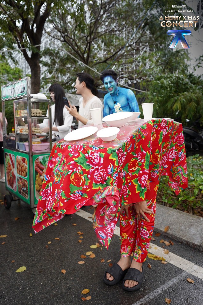 Độ chịu chi của fan trước concert 'Anh trai say hi' và buổi tổng duyệt 'bất ổn'- Ảnh 8. Độ chịu chi của fan trước concert 'Anh trai say hi' và buổi tổng duyệt 'bất ổn'- Ảnh 8.