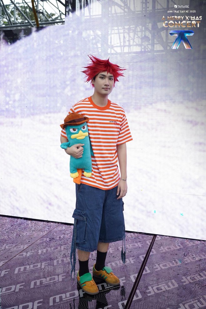 Độ chịu chi của fan trước concert 'Anh trai say hi' và buổi tổng duyệt 'bất ổn'- Ảnh 13. Độ chịu chi của fan trước concert 'Anh trai say hi' và buổi tổng duyệt 'bất ổn'- Ảnh 13.