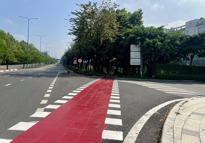 L&agrave;n xe đạp đầu ti&ecirc;n ở TP.HCM sắp ho&agrave;n th&agrave;nh: Người d&acirc;n h&agrave;o hứng trải nghiệm - Ảnh 4.