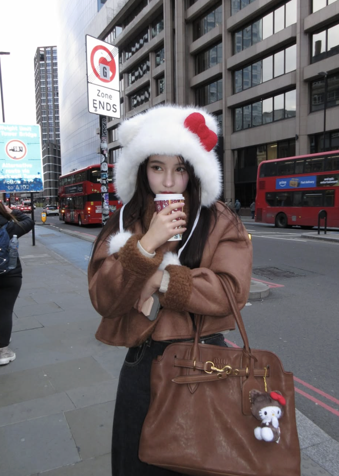 Áo khoác dáng ngắn và bí quyết phối đồ gọn gàng, thời thượng  - Ảnh 2.