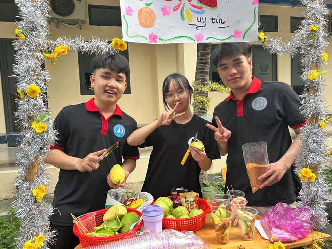 G&oacute;c sống vội: Trường cho sinh vi&ecirc;n g&oacute;i b&aacute;nh t&eacute;t đ&oacute;n tết từ th&aacute;ng 12 để bớt&hellip; c&ocirc; đơn- Ảnh 3.