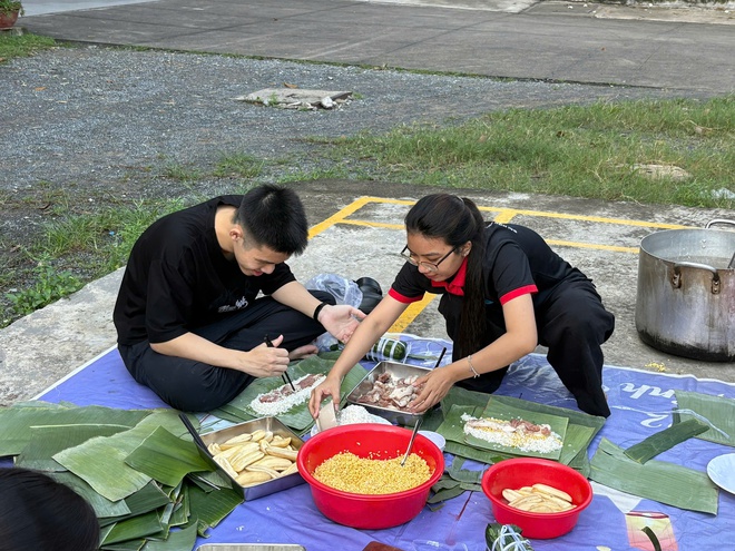 G&oacute;c sống vội: Trường cho sinh vi&ecirc;n g&oacute;i b&aacute;nh t&eacute;t đ&oacute;n tết từ th&aacute;ng 12 để bớt&hellip; c&ocirc; đơn- Ảnh 12.