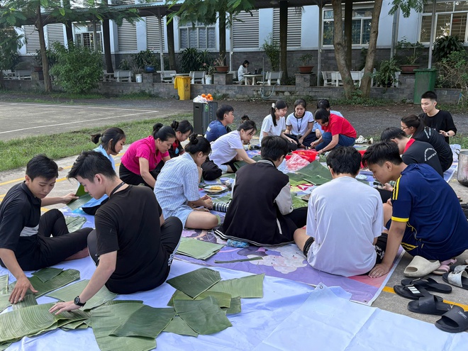 G&oacute;c sống vội: Trường cho sinh vi&ecirc;n g&oacute;i b&aacute;nh t&eacute;t đ&oacute;n tết từ th&aacute;ng 12 để bớt&hellip; c&ocirc; đơn- Ảnh 13.