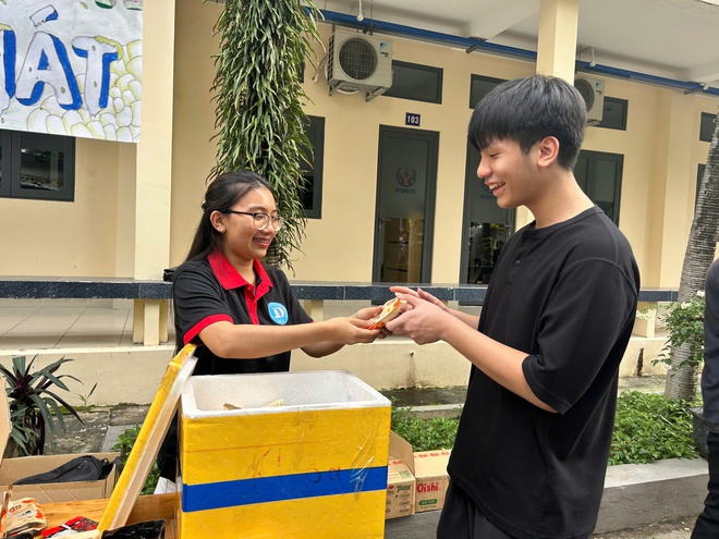 G&oacute;c sống vội: Trường cho sinh vi&ecirc;n g&oacute;i b&aacute;nh t&eacute;t đ&oacute;n tết từ th&aacute;ng 12 để bớt&hellip; c&ocirc; đơn- Ảnh 5.