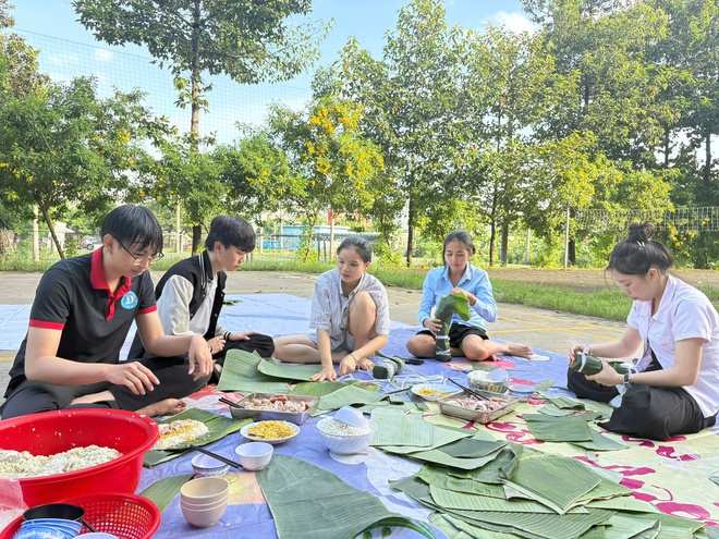 G&oacute;c sống vội: Trường cho sinh vi&ecirc;n g&oacute;i b&aacute;nh t&eacute;t đ&oacute;n tết từ th&aacute;ng 12 để bớt&hellip; c&ocirc; đơn- Ảnh 10.