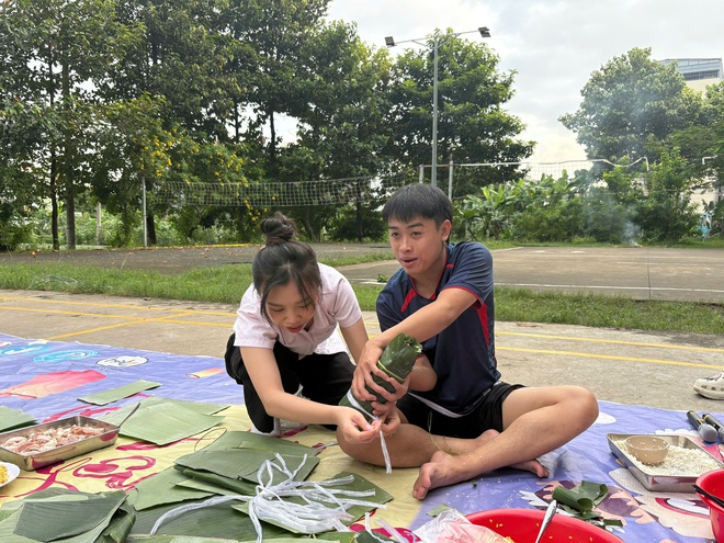 G&oacute;c sống vội: Trường cho sinh vi&ecirc;n g&oacute;i b&aacute;nh t&eacute;t đ&oacute;n tết từ th&aacute;ng 12 để bớt&hellip; c&ocirc; đơn- Ảnh 11.