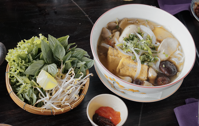 Sếp nữ bỏ lương hơn 200 triệu mở quán chay kiếm bình an- Ảnh 5. Sếp nữ bỏ lương hơn 200 triệu mở quán chay kiếm bình an- Ảnh 5.