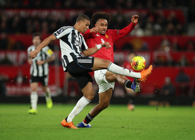 Arsenal vô địch lượt đi nếu thắng Aston Villa, HLV Amorim cùng M.U sẽ lại mạo hiểm?- Ảnh 1. Arsenal vô địch lượt đi nếu thắng Aston Villa, HLV Amorim cùng M.U sẽ lại mạo hiểm?- Ảnh 1.