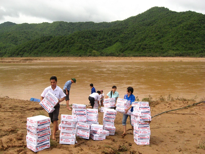 L&agrave;m b&aacute;o nơi miền Trung lũ lụt: H&agrave;nh tr&igrave;nh vượt kh&oacute; v&agrave; sẻ chia với Cuộc sống - Ảnh 11.