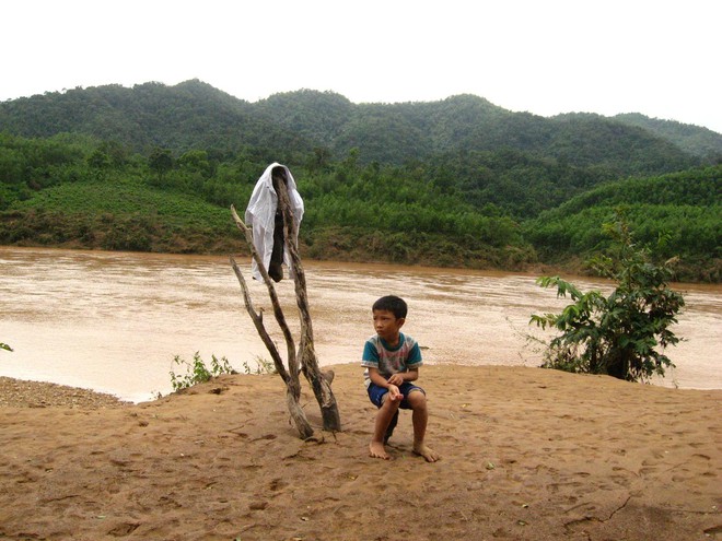 L&agrave;m b&aacute;o nơi miền Trung lũ lụt: H&agrave;nh tr&igrave;nh vượt kh&oacute; v&agrave; sẻ chia với Cuộc sống - Ảnh 15.