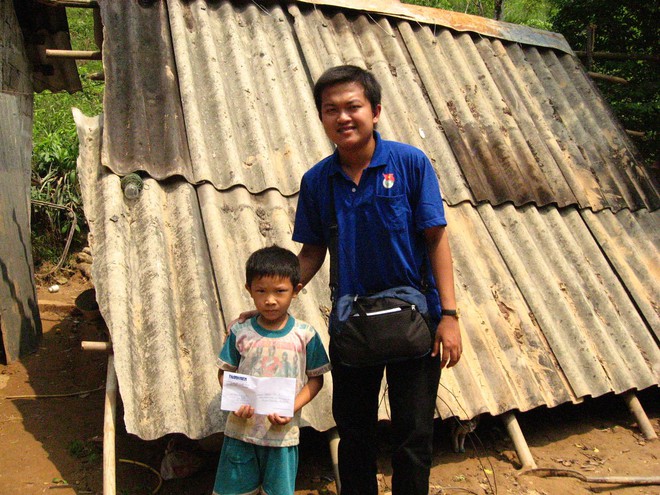 L&agrave;m b&aacute;o nơi miền Trung lũ lụt: H&agrave;nh tr&igrave;nh vượt kh&oacute; v&agrave; sẻ chia với Cuộc sống - Ảnh 16.