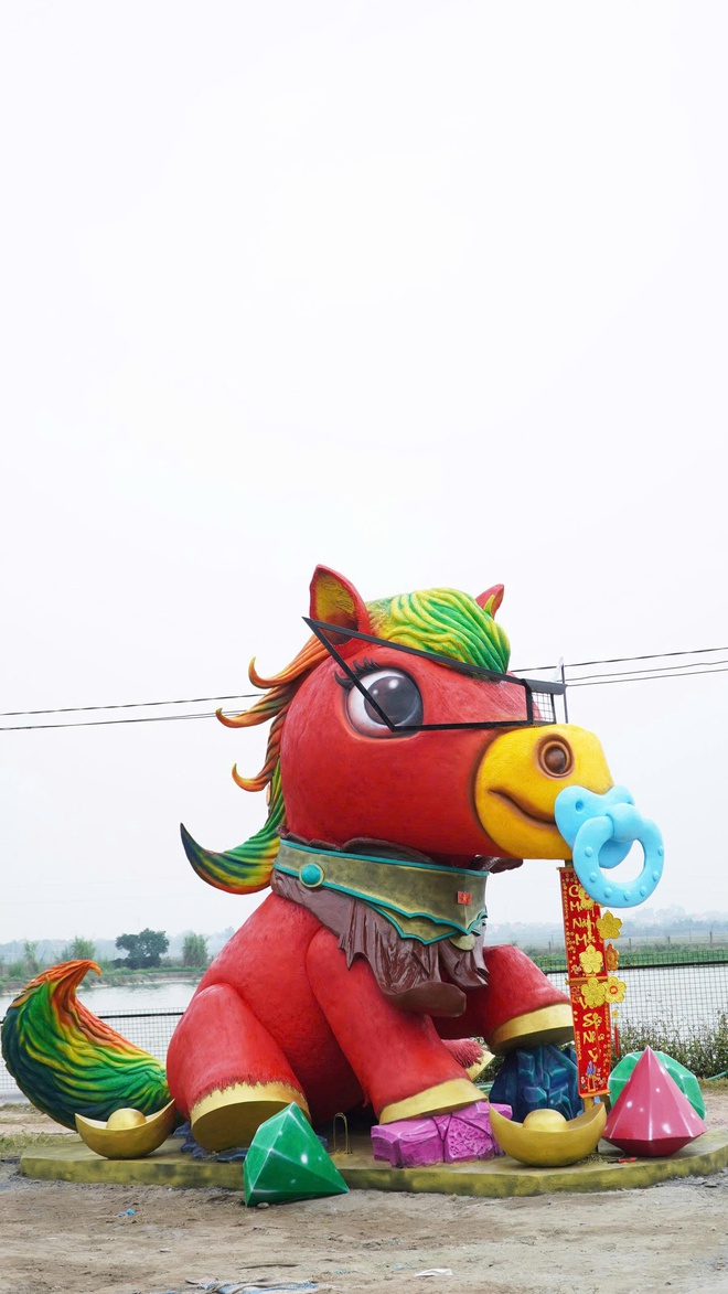 Linh vật 'Ngựa Vui Vẻ' bất ngờ g&acirc;y sốt trước giao thừa 2026: 'Qu&aacute; dễ thương!' - Ảnh 5.
