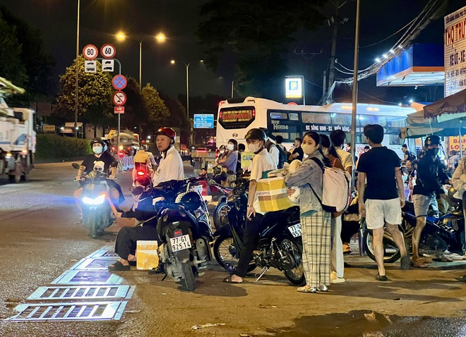 Bến xe Miền Đ&ocirc;ng mới vắng kh&aacute;ch về qu&ecirc; nghỉ Tết Dương lịch, v&igrave; sao? - Ảnh 7.