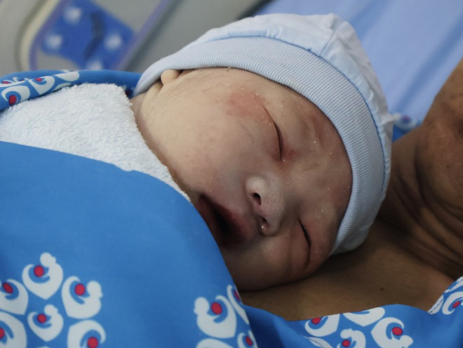 Những em b&eacute; &lsquo;0 giờ&rsquo; ch&agrave;o đ&oacute;n năm mới 2026, mong th&agrave;nh nh&acirc;n t&agrave;i- Ảnh 4.