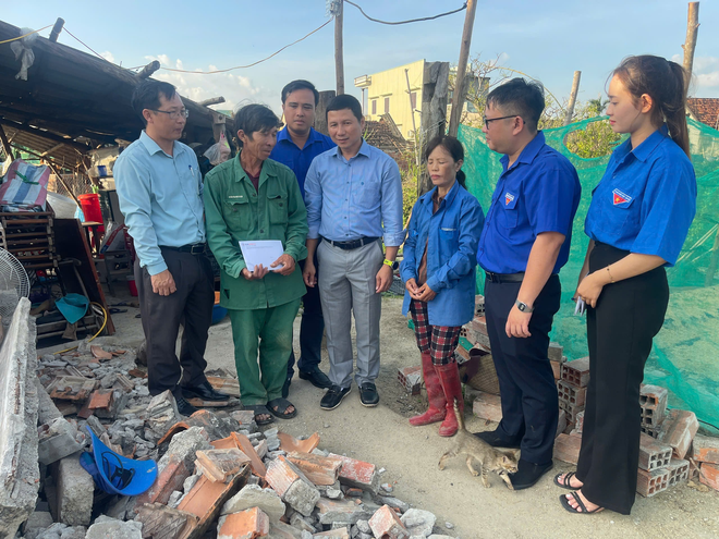 EVNGENCO3 hỗ trợ hơn 7 tỉ đồng cho miền Trung, Tây nguyên sau bão lũ - Ảnh 12.