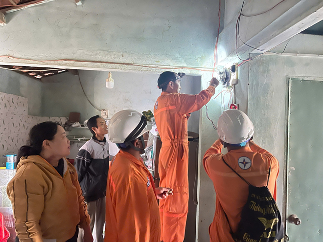 EVNGENCO3 hỗ trợ hơn 7 tỉ đồng cho miền Trung, Tây nguyên sau bão lũ - Ảnh 7.