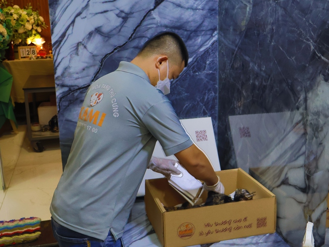 Hỏa t&aacute;ng th&uacute; cưng: Ng&agrave;y đầu v&agrave;o B&igrave;nh Hưng H&ograve;a 'hơi sợ sợ'- Ảnh 3.