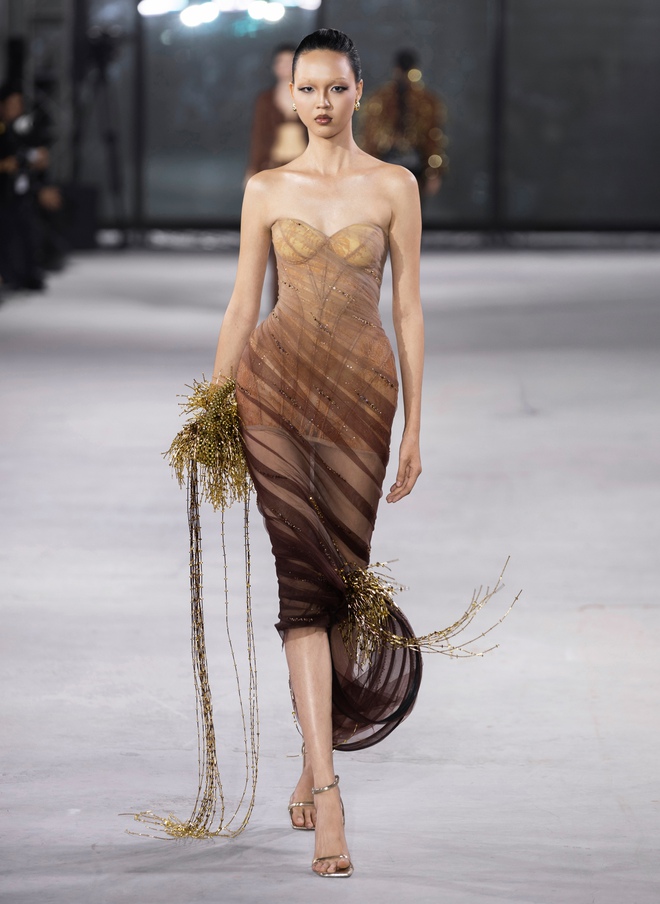 Đón đầu xu hướng thu đông 2025 từ bộ sưu tập 'Emerge'- Ảnh 8. Đón đầu xu hướng thu đông 2025 từ bộ sưu tập 'Emerge'- Ảnh 8.