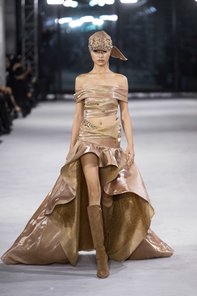 Đón đầu xu hướng thu đông 2025 từ bộ sưu tập 'Emerge'- Ảnh 3. Đón đầu xu hướng thu đông 2025 từ bộ sưu tập 'Emerge'- Ảnh 3.