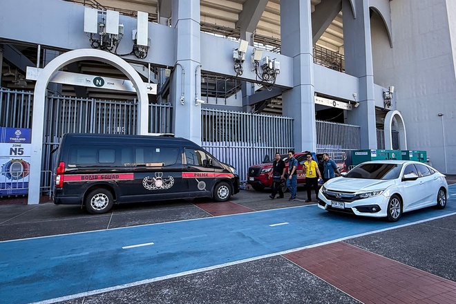 Đặc nhiệm rà phá bom mìn xuất hiện tại sân Rajamangala, SEA Games 33 siết chặt an ninh trước giờ G- Ảnh 3. Đặc nhiệm rà phá bom mìn xuất hiện tại sân Rajamangala, SEA Games 33 siết chặt an ninh trước giờ G- Ảnh 3.